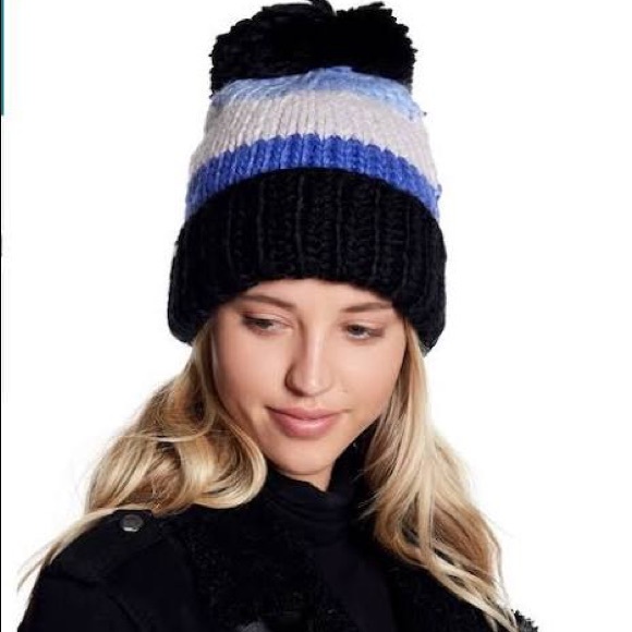 kate spade Accessories - KATE SPADE || chunky knit beanie